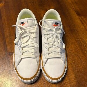 Nike Women’s 7.5 Court Legacy